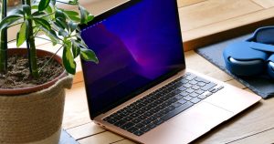 Read more about the article You’ll nonetheless purchase the M1 MacBook Breeze, and it’s inexpensive than ever
