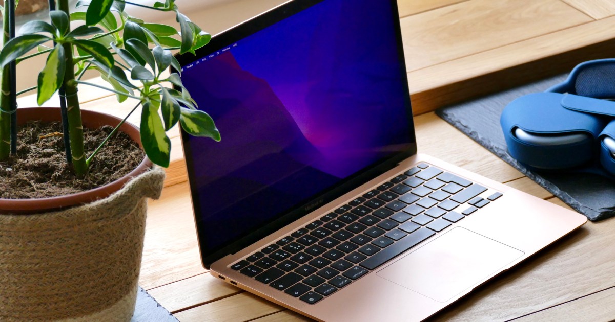 You are currently viewing You’ll nonetheless purchase the M1 MacBook Breeze, and it’s inexpensive than ever