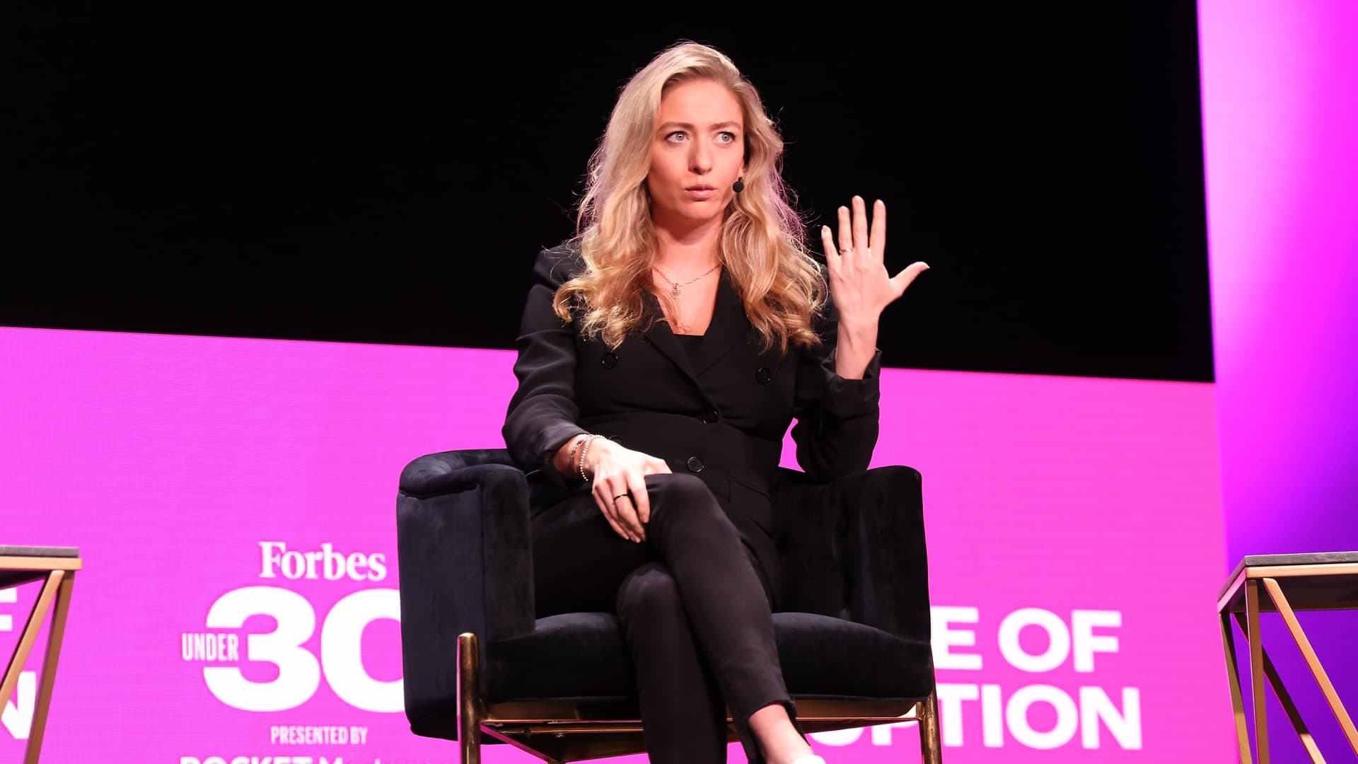 You are currently viewing Bumble founder Whitney Wolfe Herd says the app may just include AI: 'Your courting concierge may just progress and presen for you' – CNBC