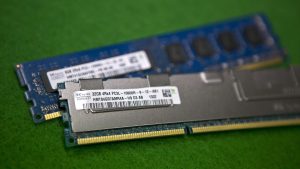 Read more about the article Samsung or SK Hynix? One Nvidia provider is the simpler AI play games, the professionals say – CNBC